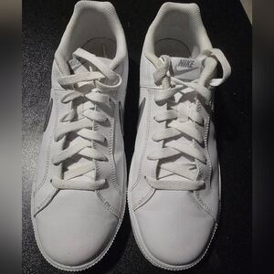 Nike womens sneakers white & silver size 10
